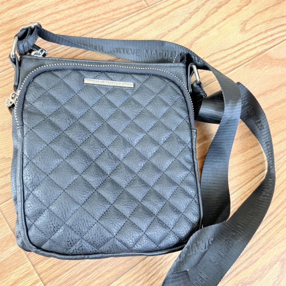 Steve Madden Crossbody Purse Adjustable Straps Many Pockets Medium Bag Black